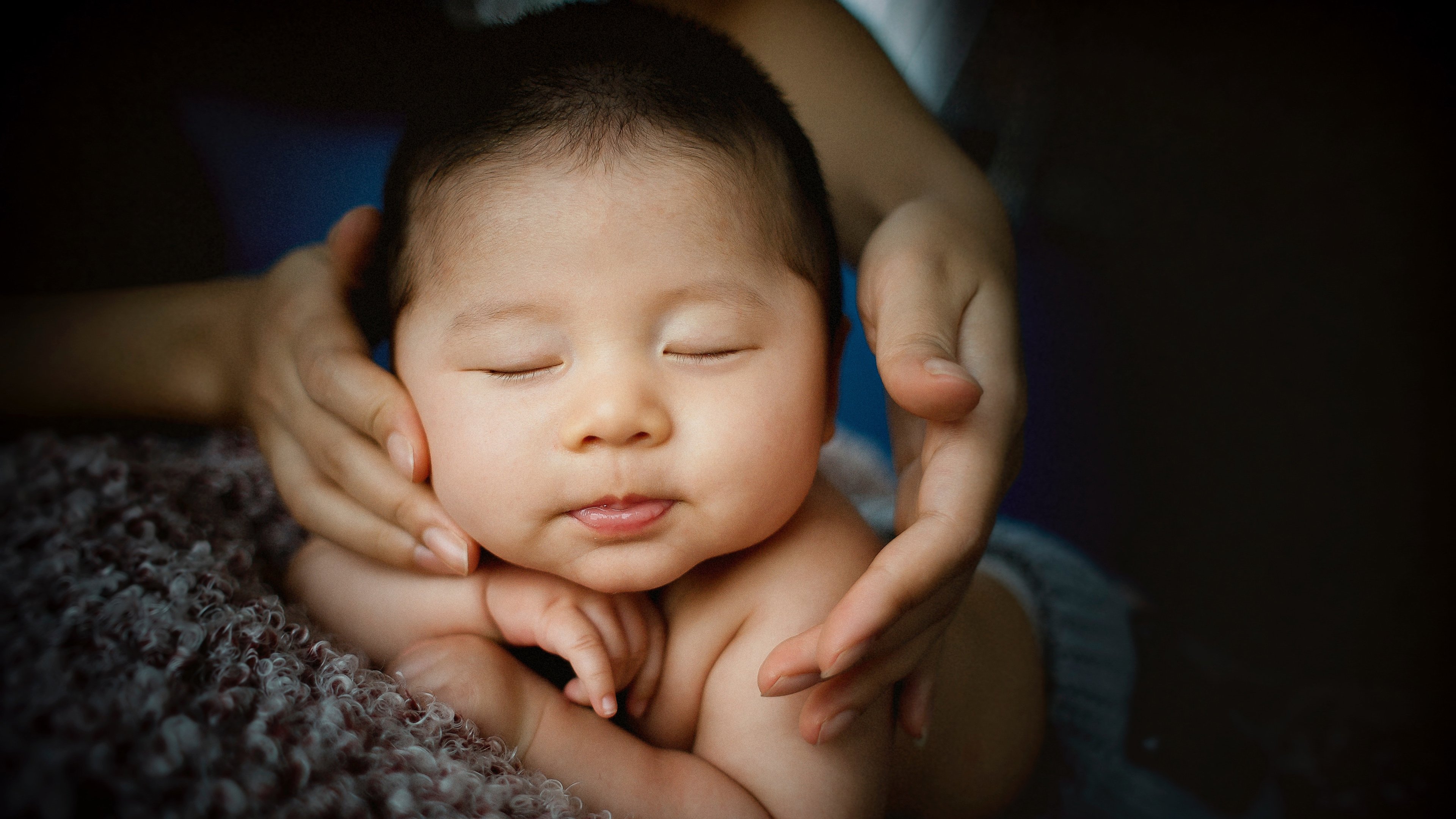 台州助孕公司机构捐卵女孩孕早期为宝宝的明亮眼镜而奋斗